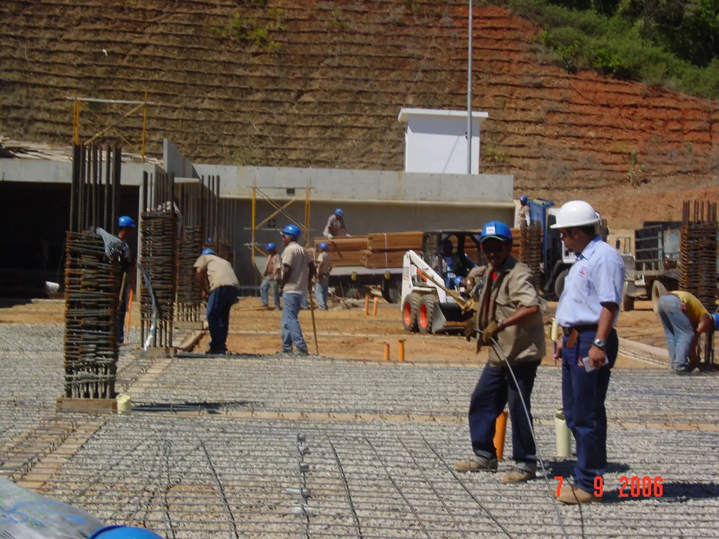 Equipo de EG SOLUTIONS C.A. trabajando