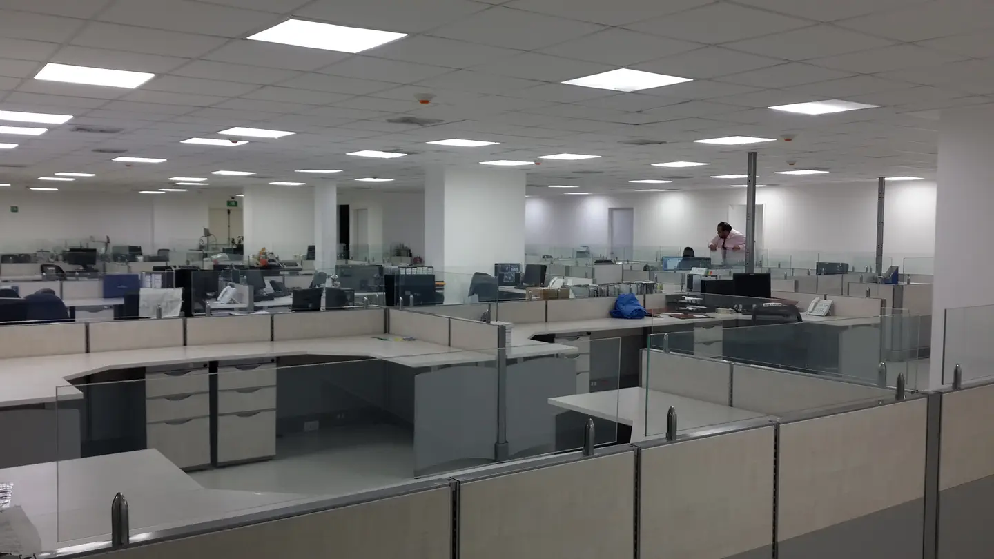 Remodelación Corporativa
e Industrial